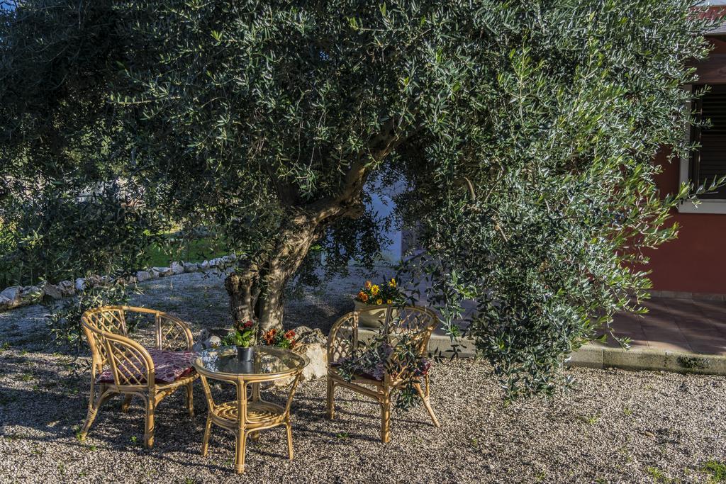 Tenuta Ingegna Apartments ポルト・チェザーレオ エクステリア 写真